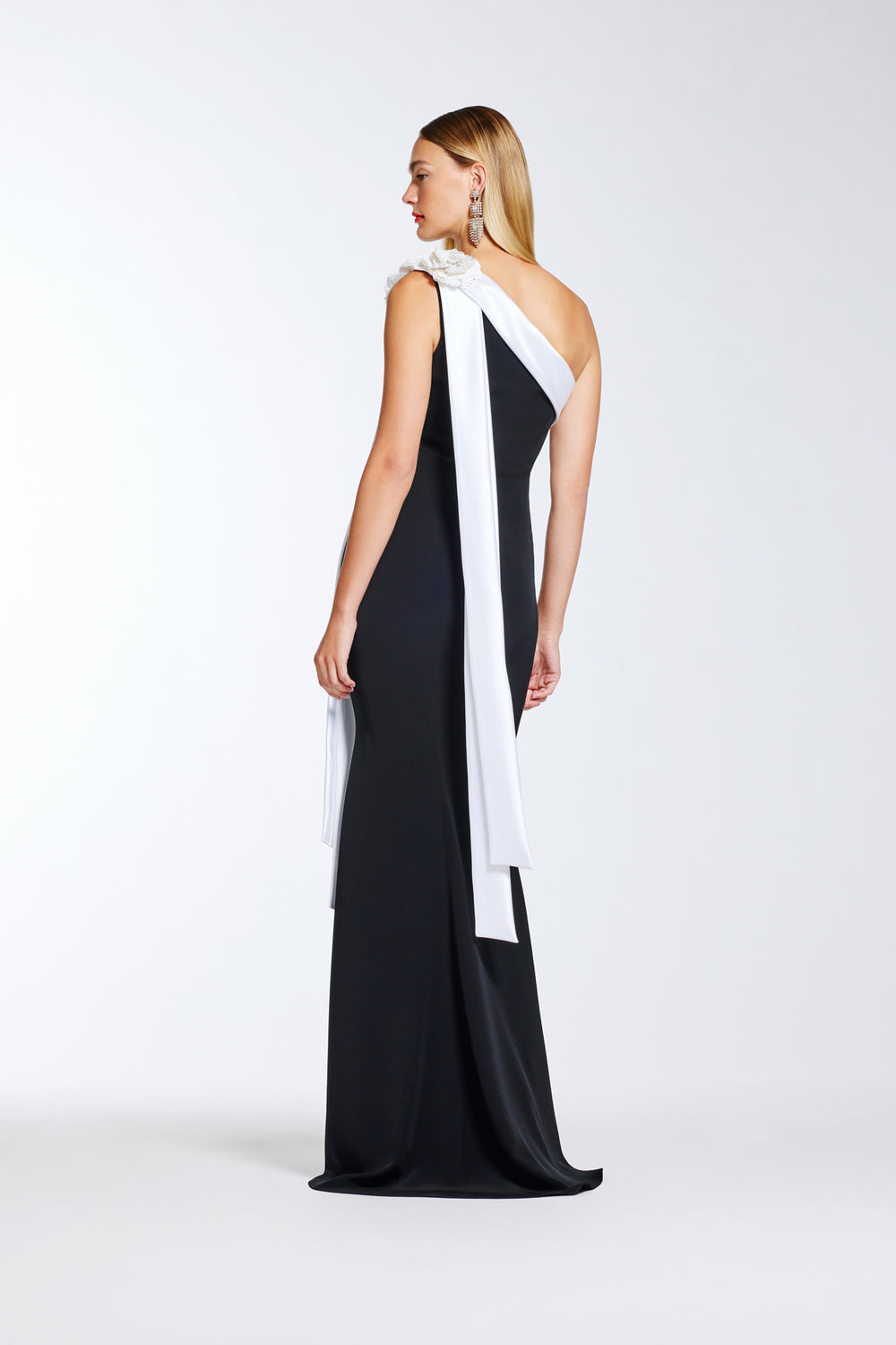 ONE SHOULDER GOWN