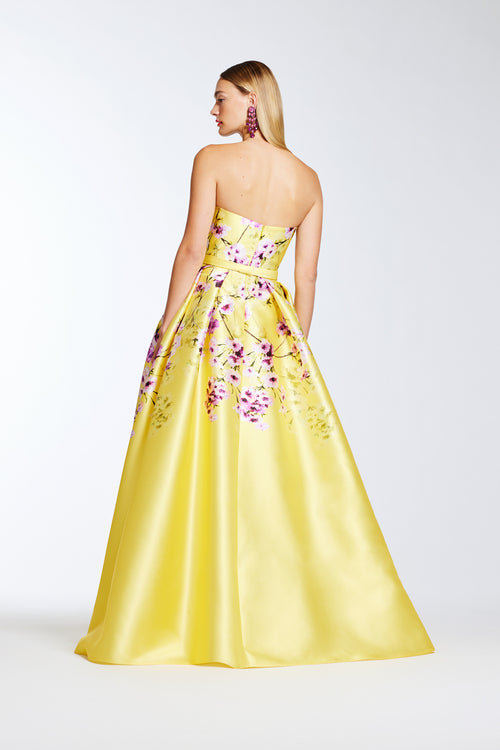 STRAPLESS GOWN