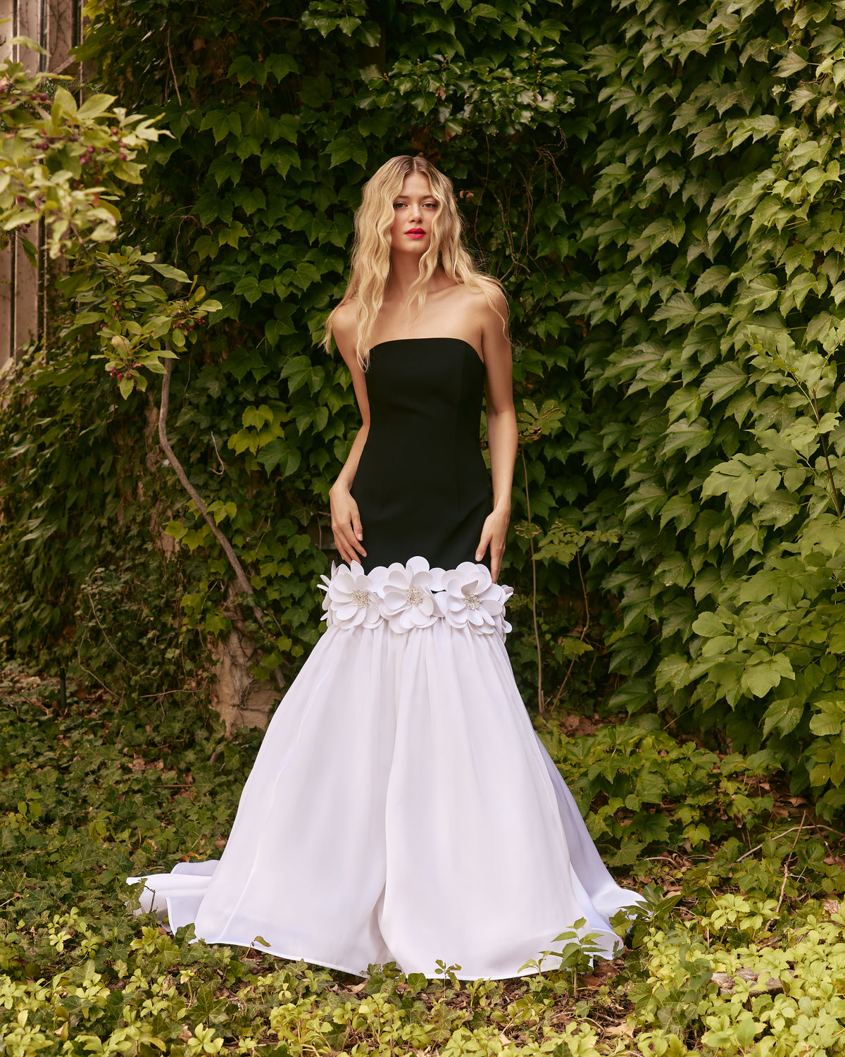 STRAPLESS GOWN