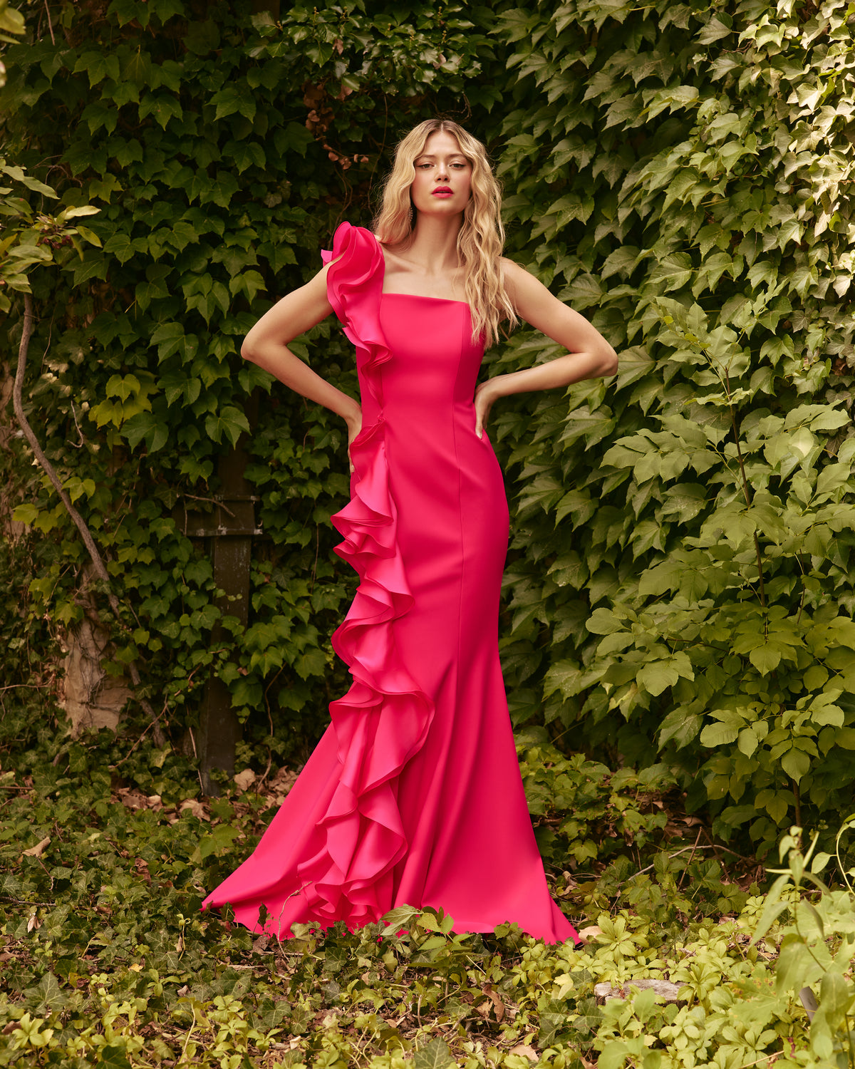 ONE-SHOULDER GOWN