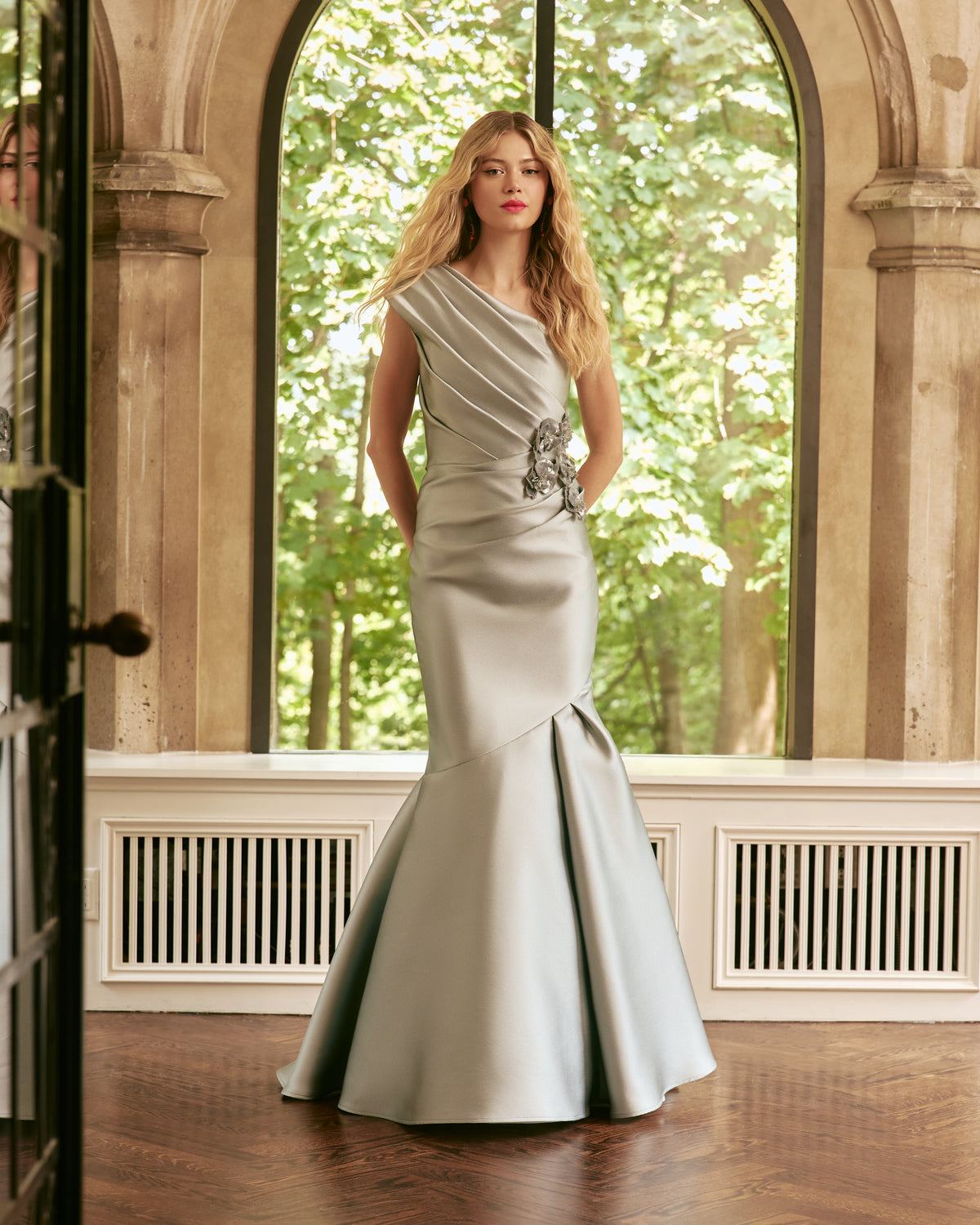 ONE-SHOULDER GOWN
