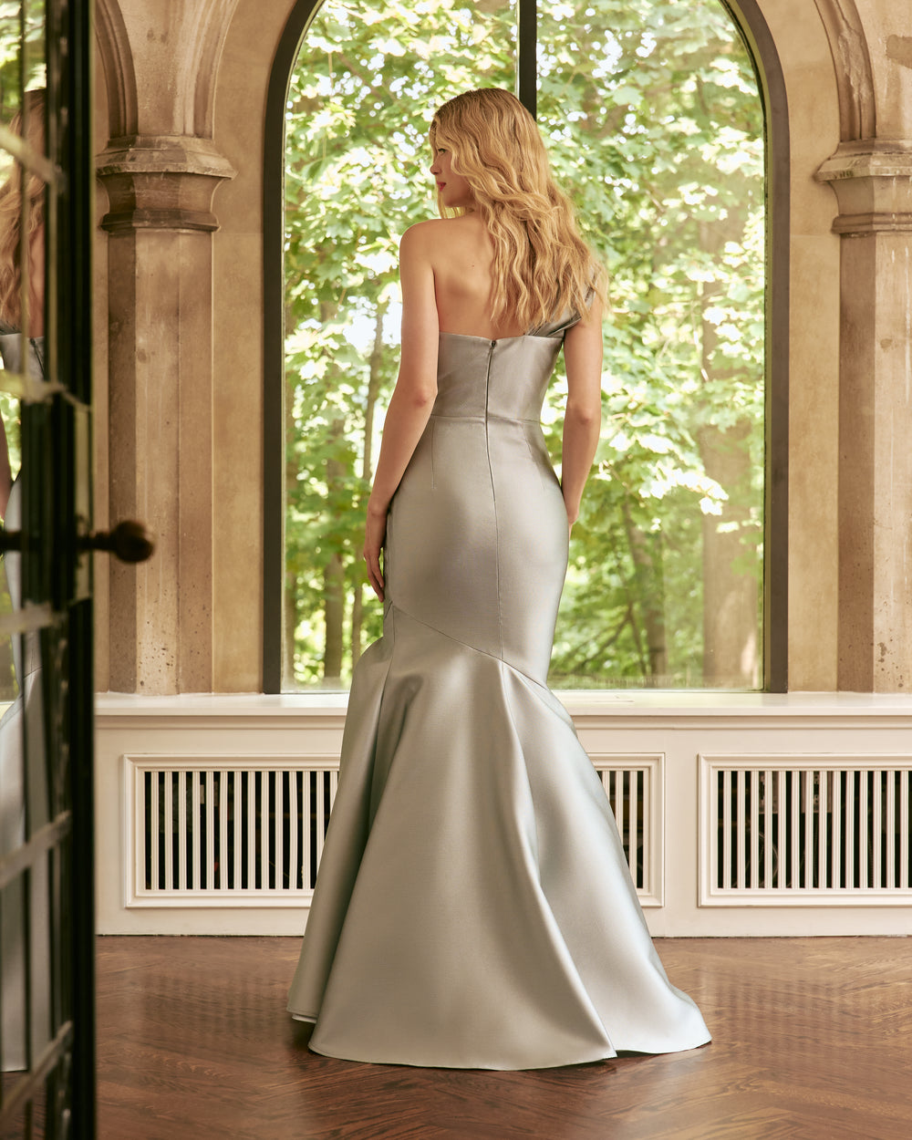 ONE-SHOULDER GOWN