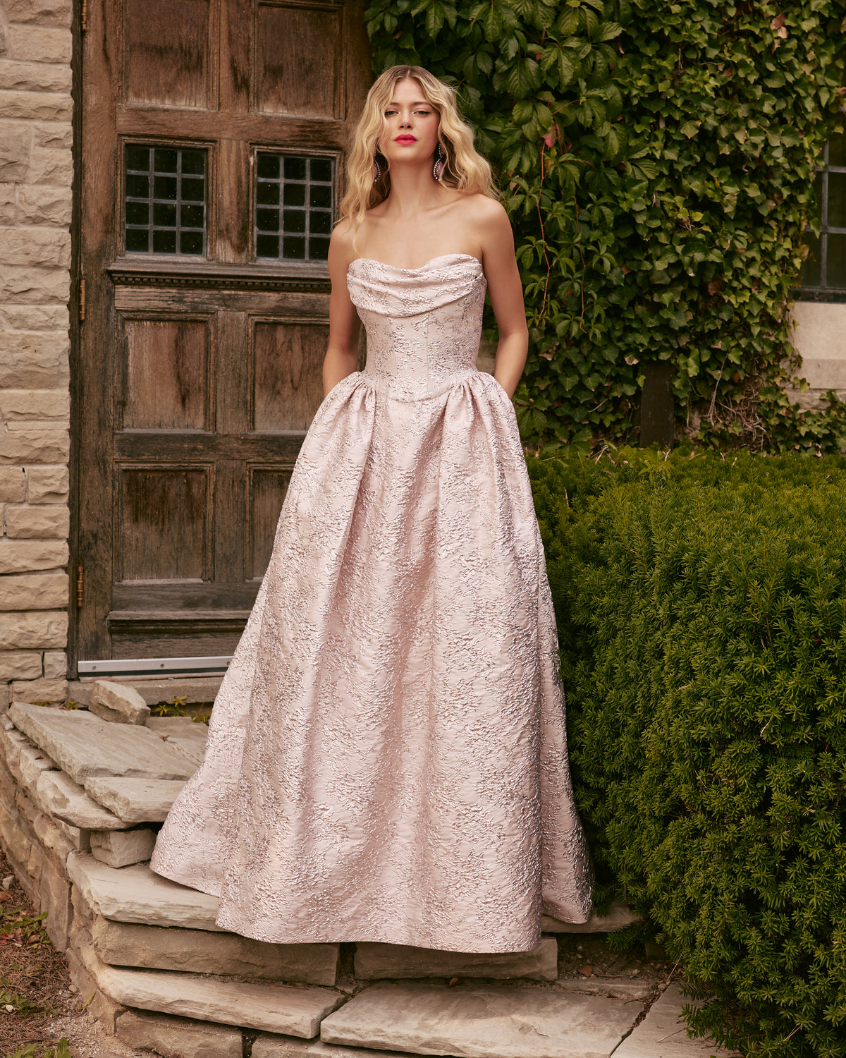 STRAPLESS BALL GOWN