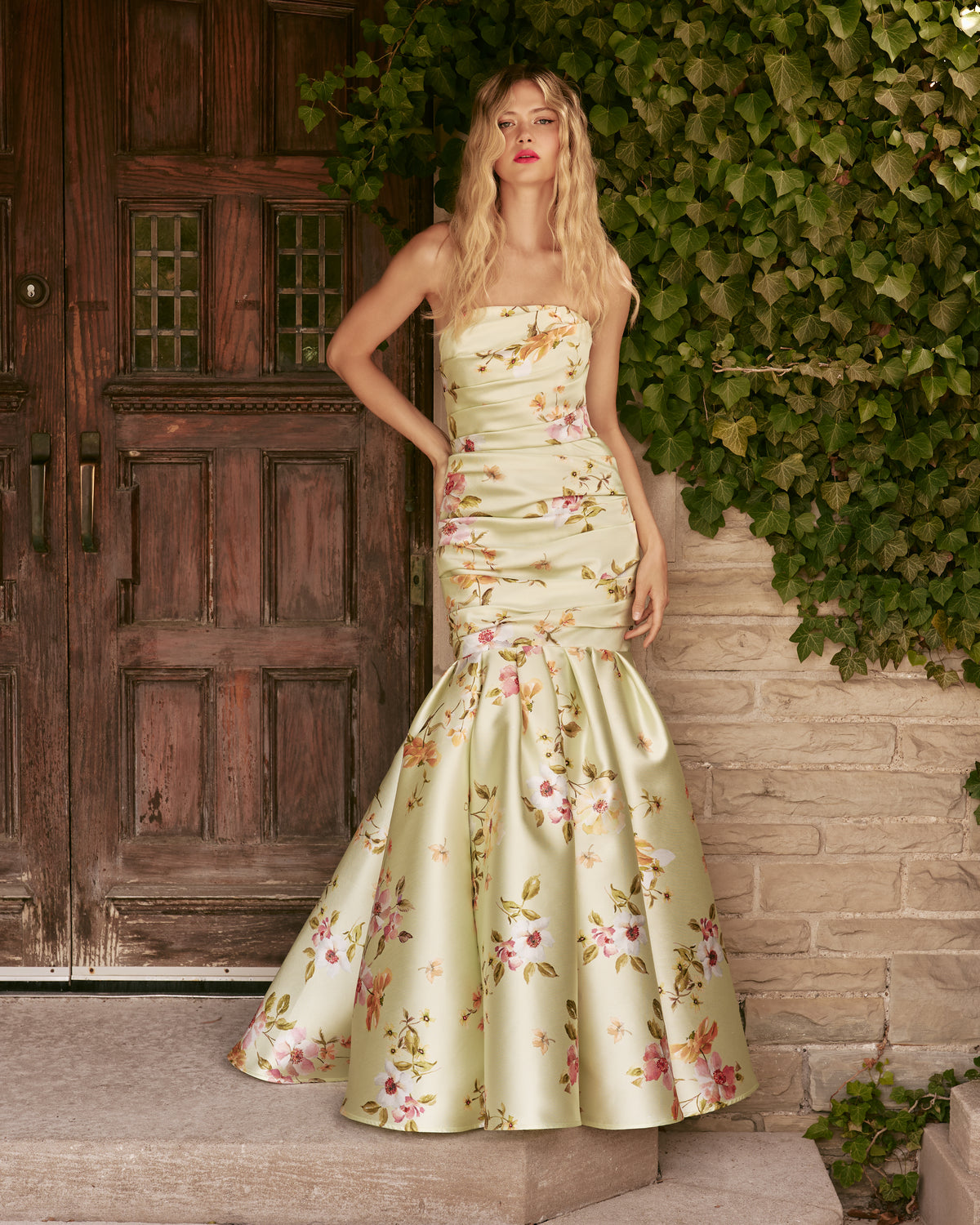 STRAPLESS GOWN