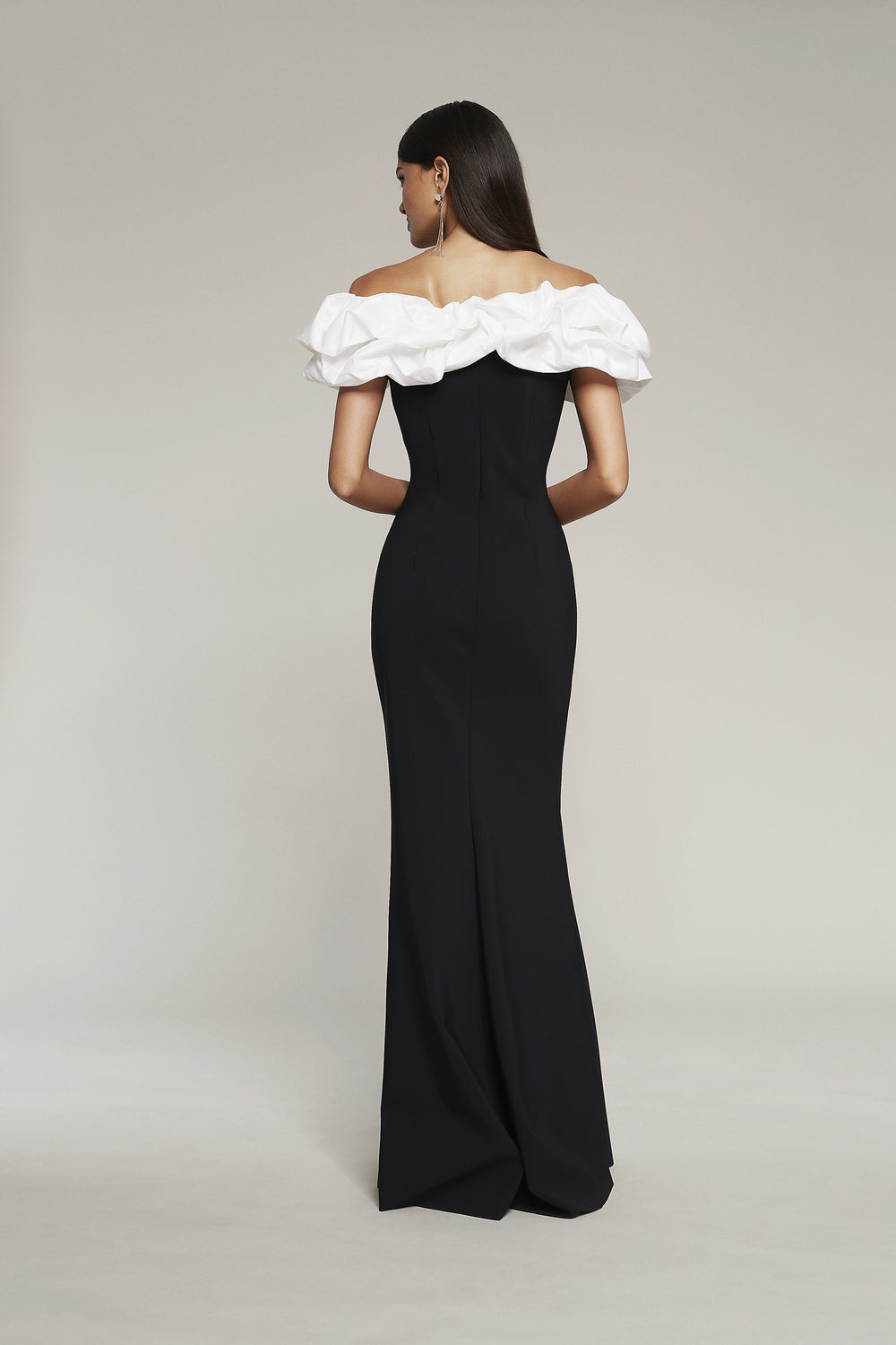 Vestido con hombros descubiertos