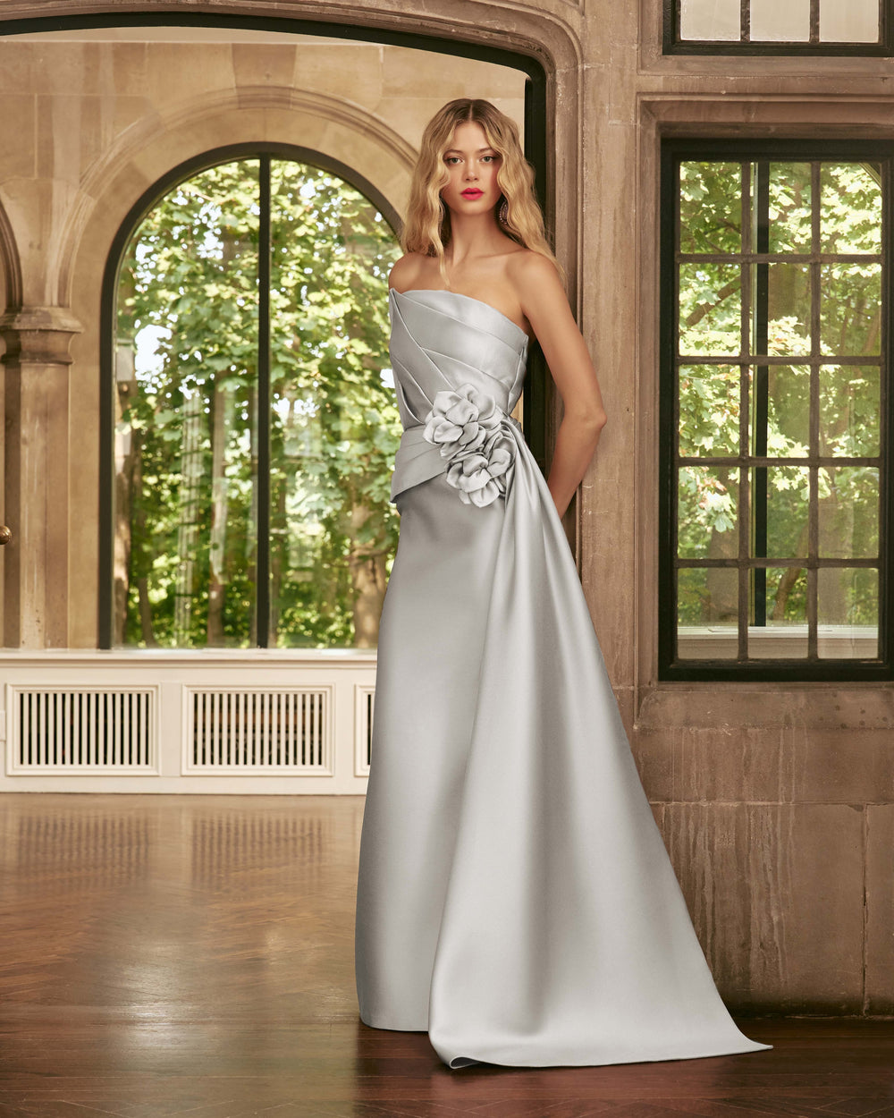 STRAPLESS GOWN