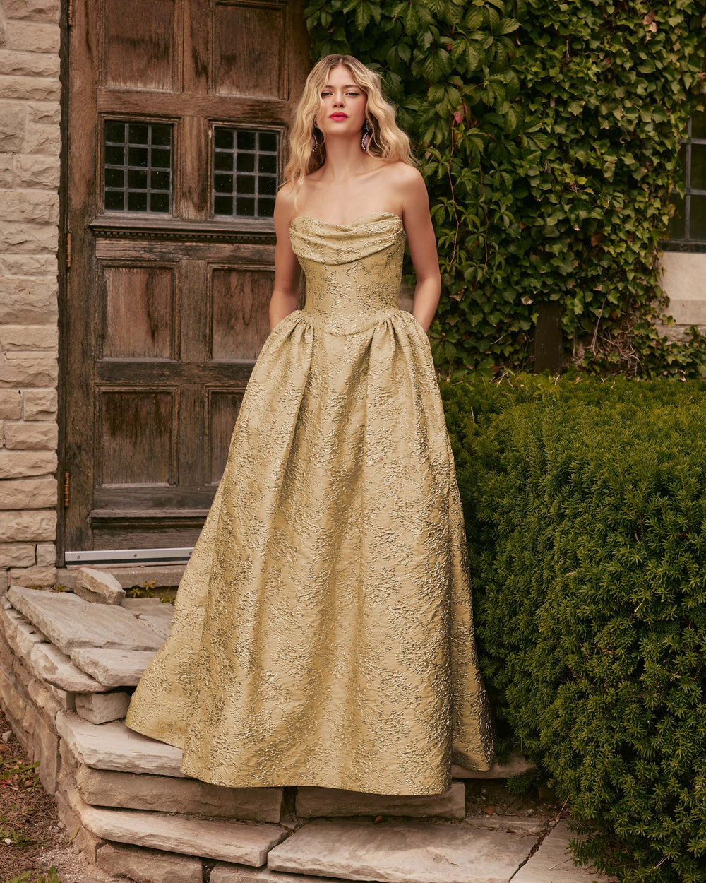 STRAPLESS BALL GOWN