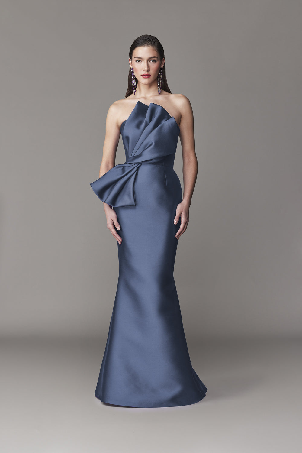 STRAPLESS GOWN