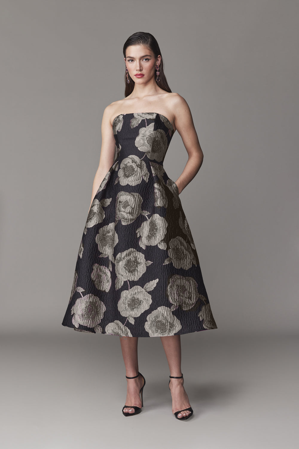 STRAPLESS DRESS