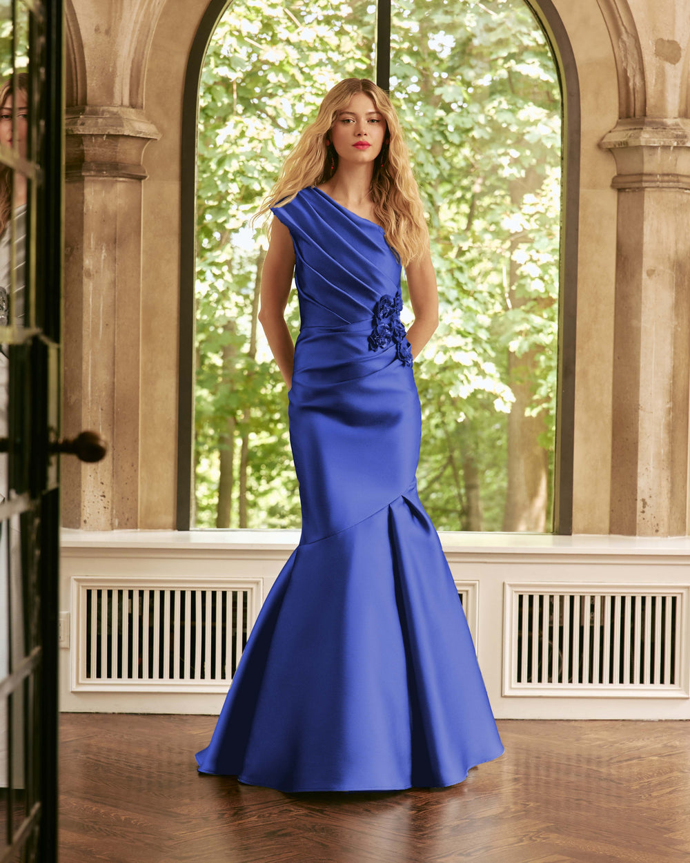 ONE-SHOULDER GOWN