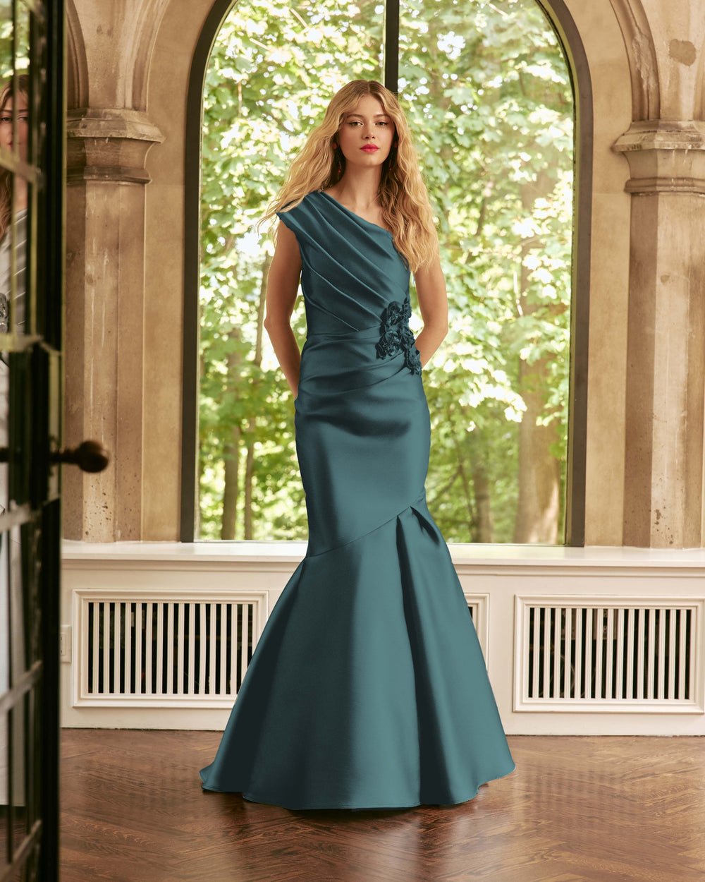 ONE-SHOULDER GOWN