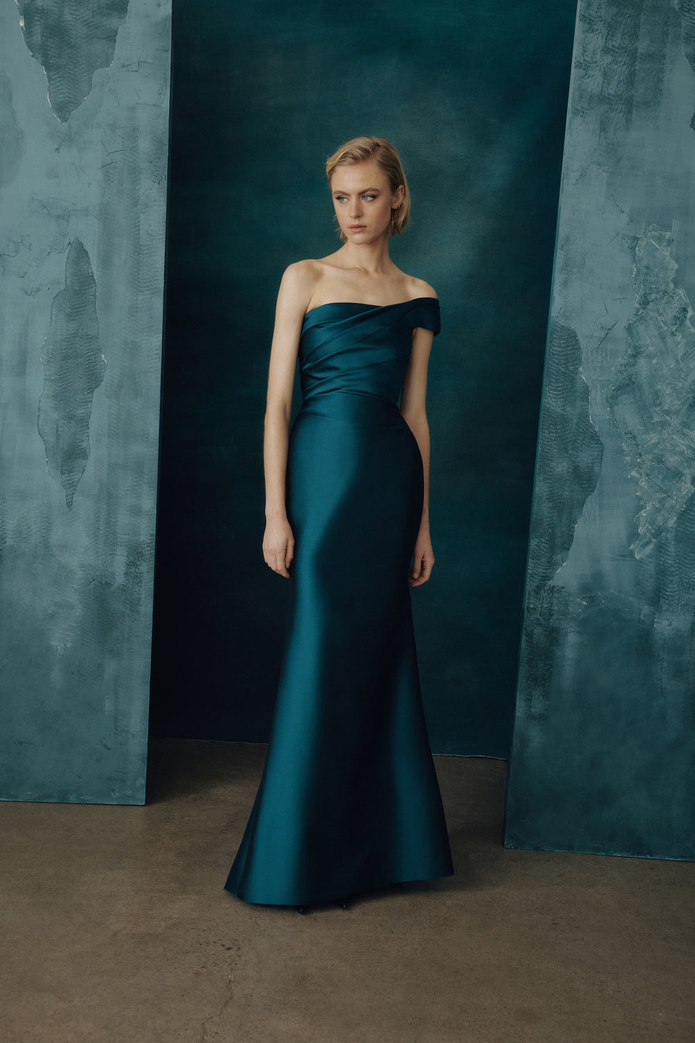 ONE-SHOULDER GOWN