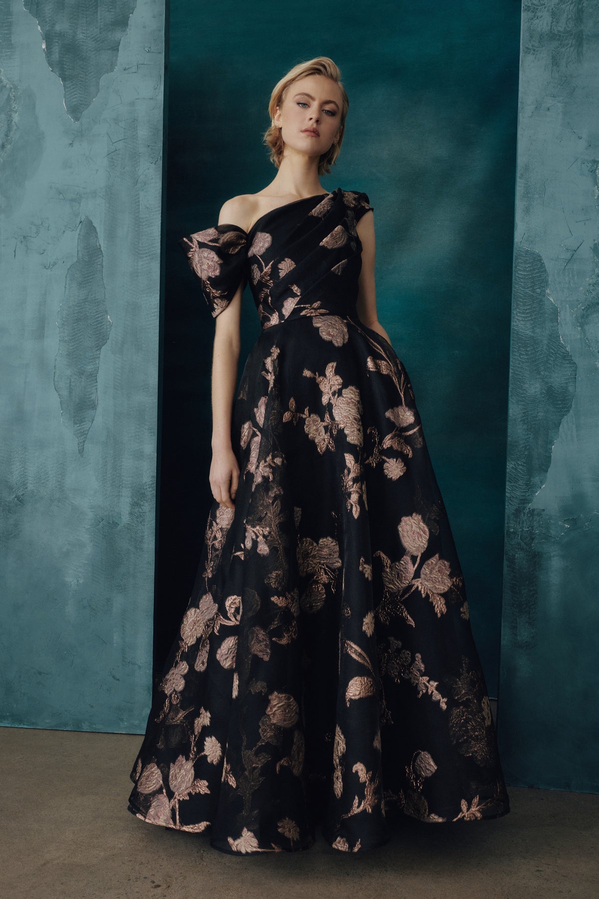 ONE-SHOULDER GOWN