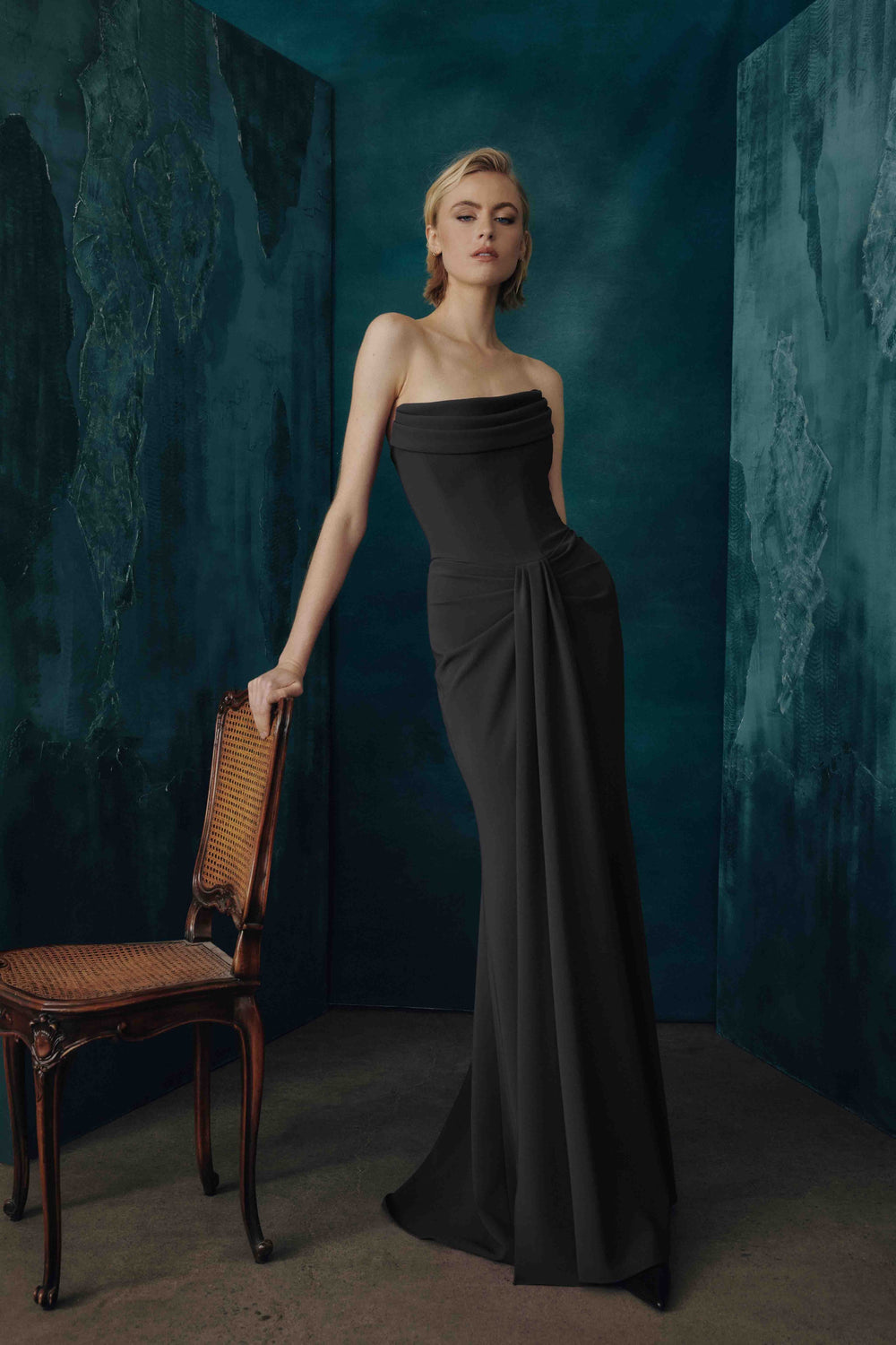 STRAPLESS GOWN