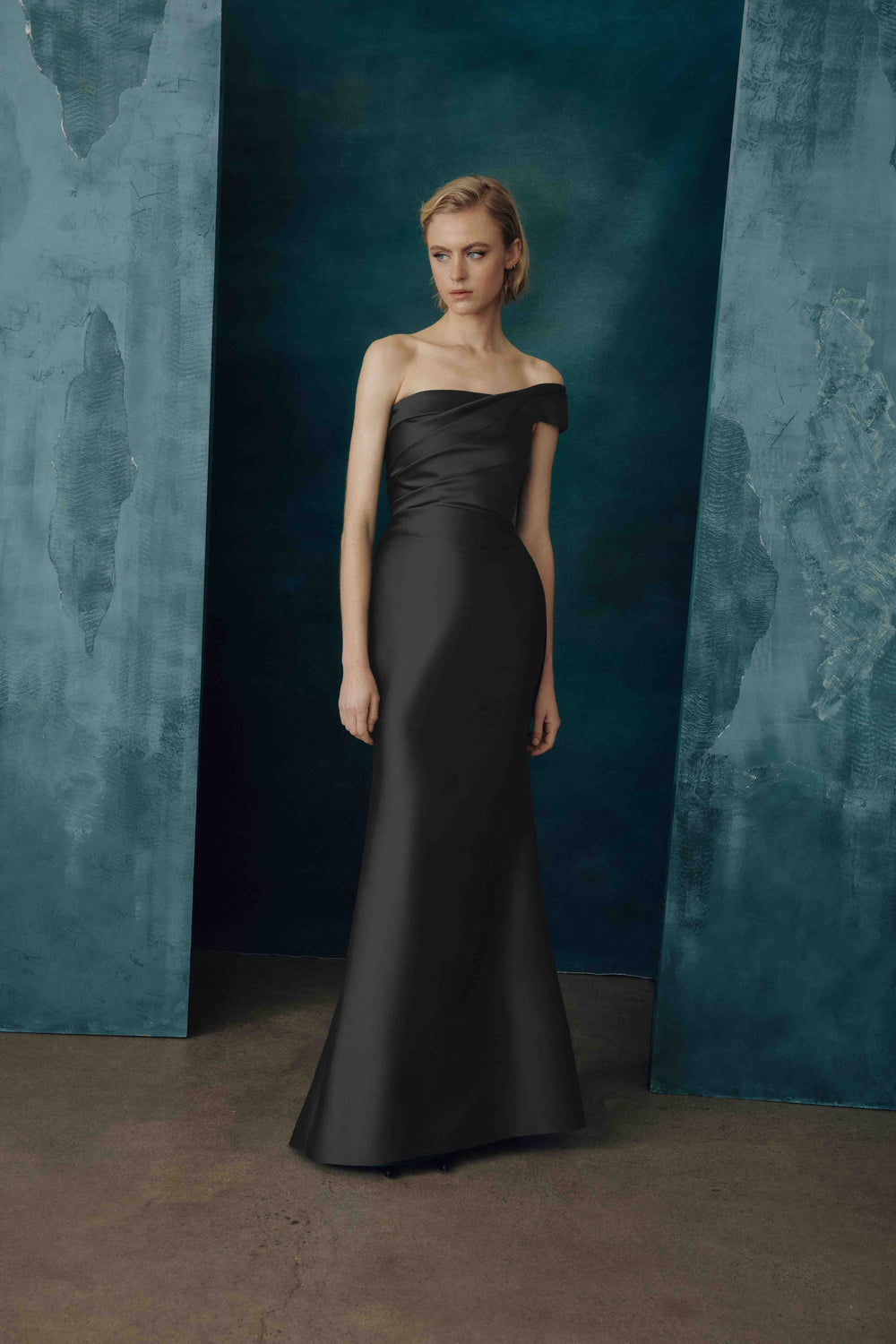 ONE-SHOULDER GOWN