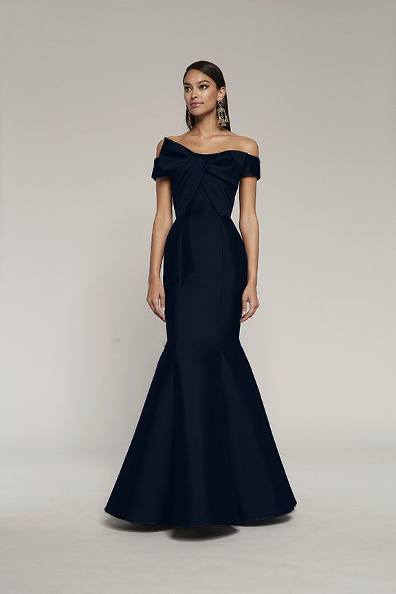 Vestido con hombros descubiertos