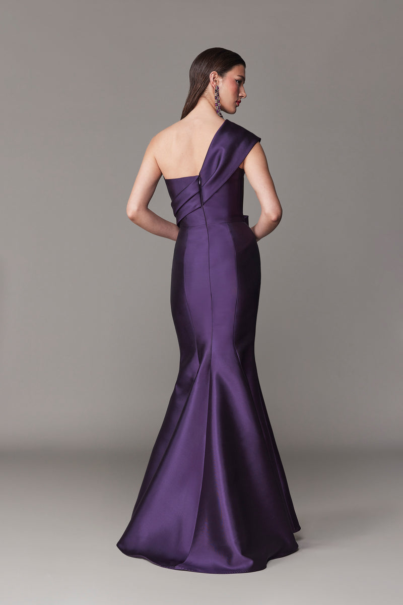 ONE SHOULDER GOWN