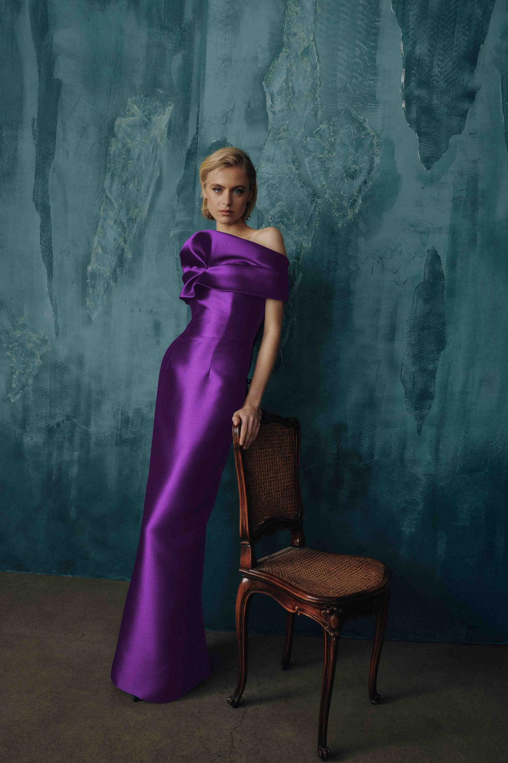 ONE-SHOULDER GOWN