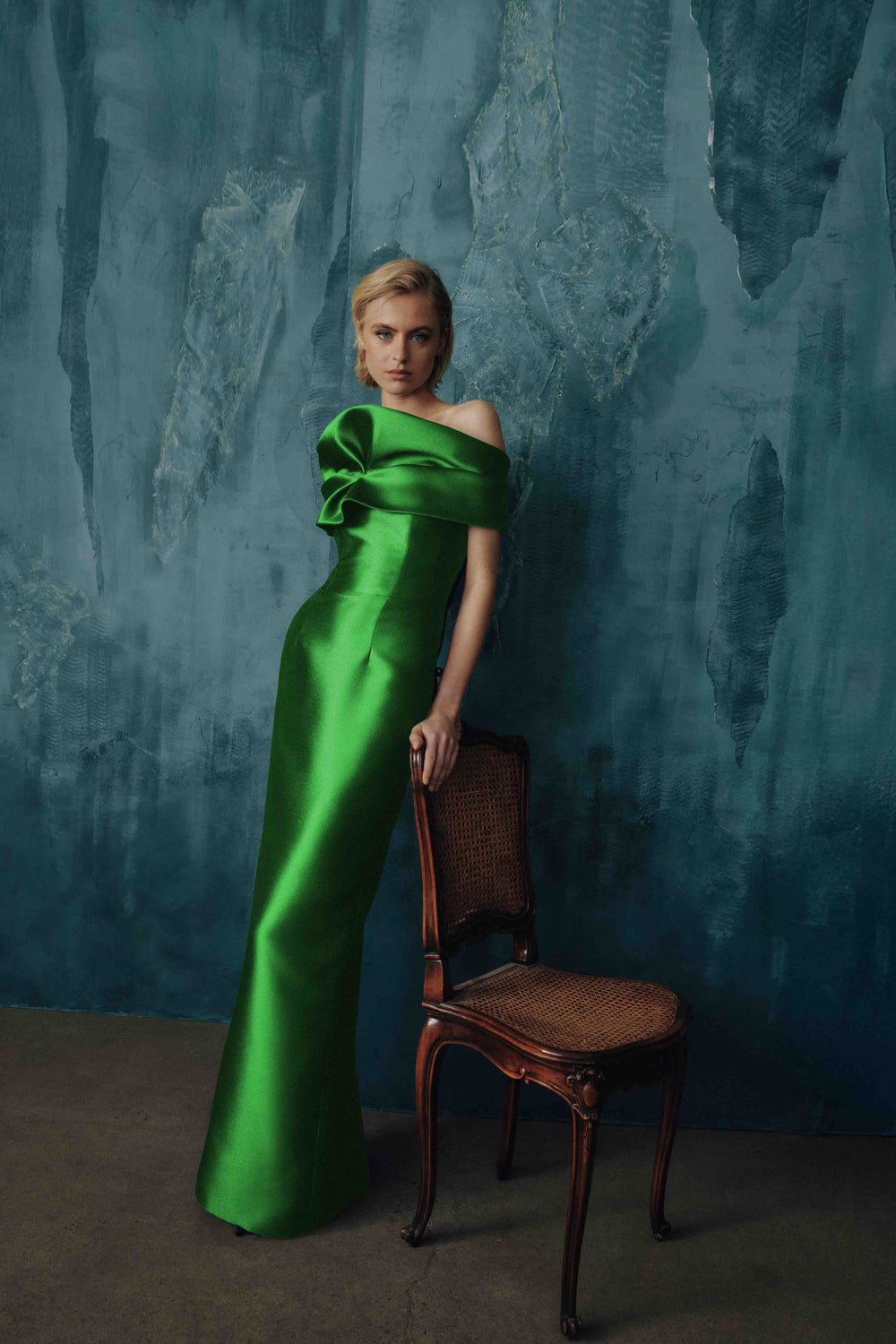 ONE-SHOULDER GOWN