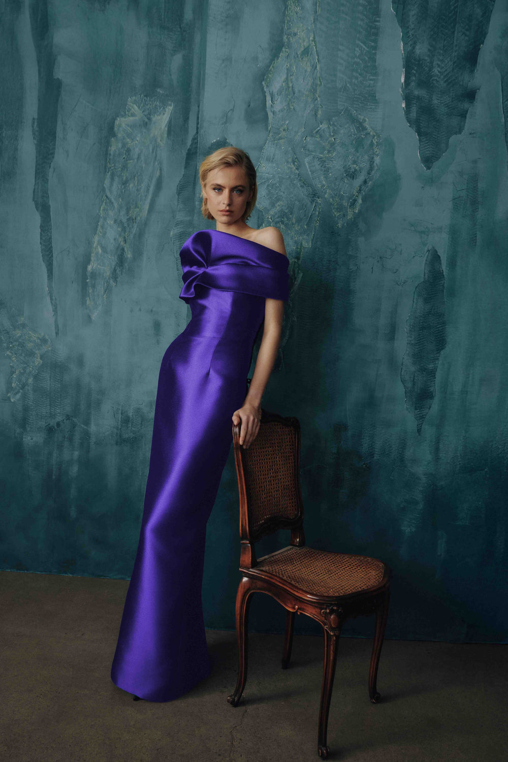 ONE-SHOULDER GOWN