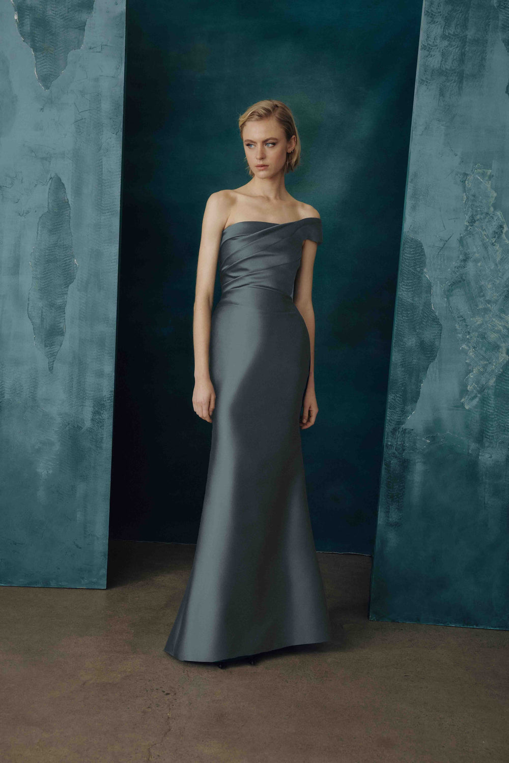 ONE-SHOULDER GOWN