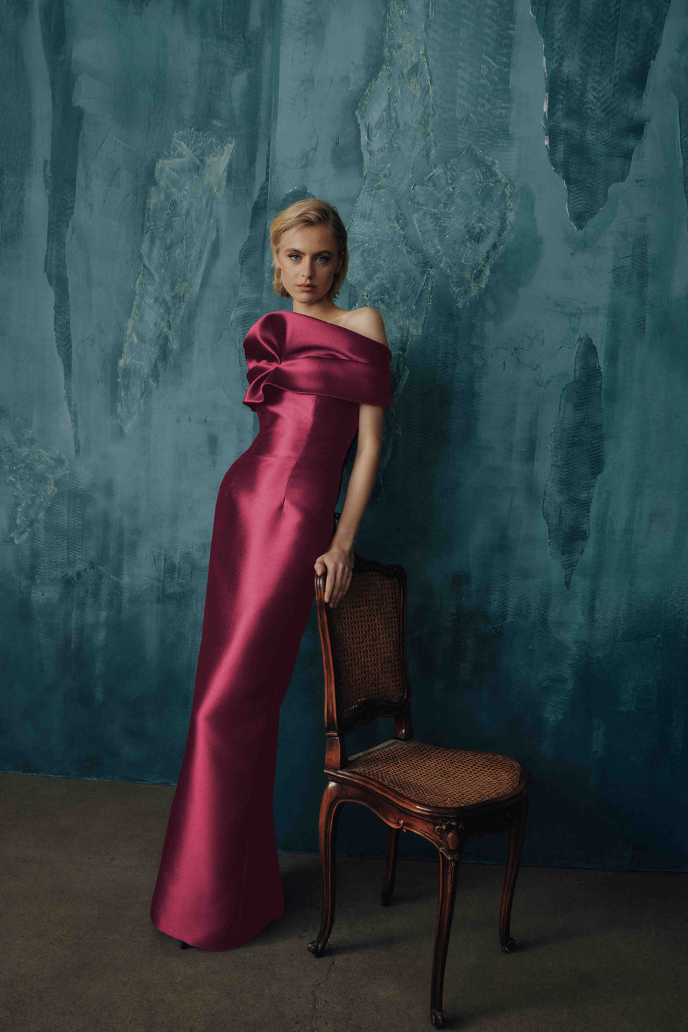ONE-SHOULDER GOWN