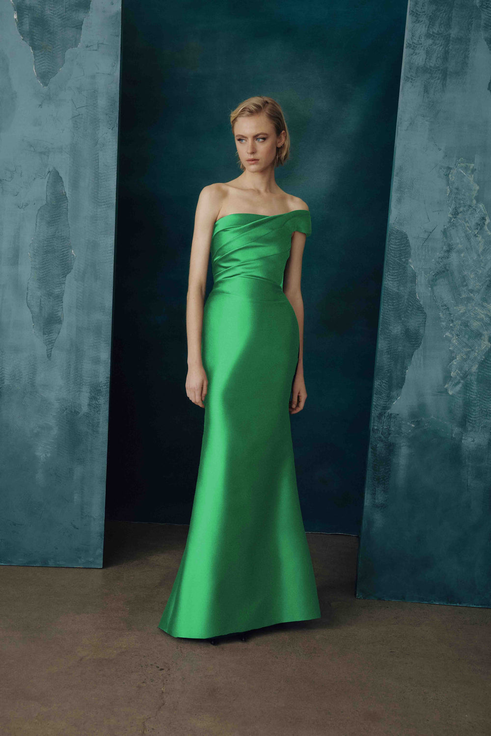 ONE-SHOULDER GOWN