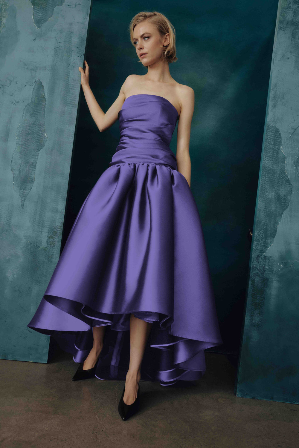 STRAPLESS MIDI GOWN