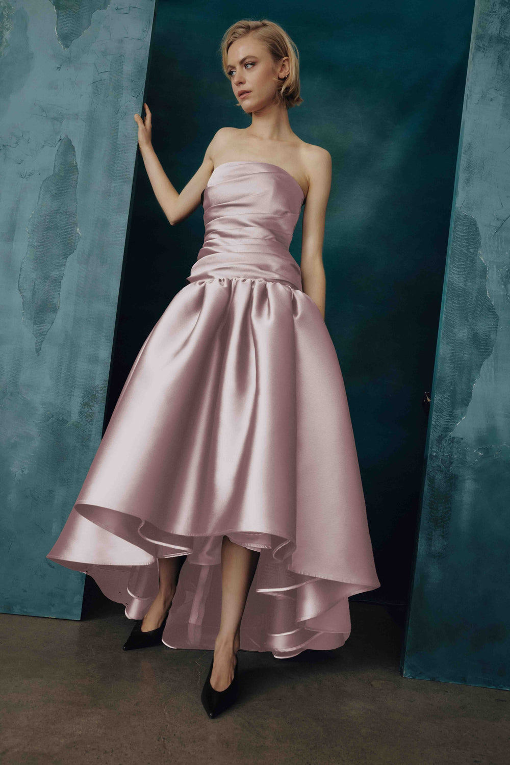 STRAPLESS MIDI GOWN