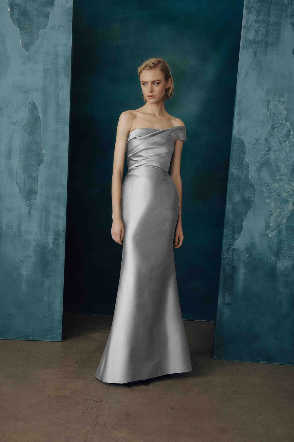 ONE-SHOULDER GOWN