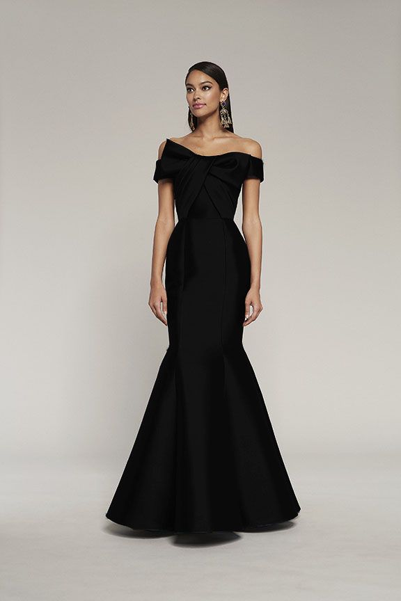 Vestido con hombros descubiertos
