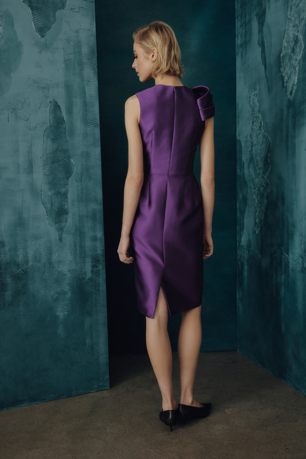 SLEEVELESS DRESS