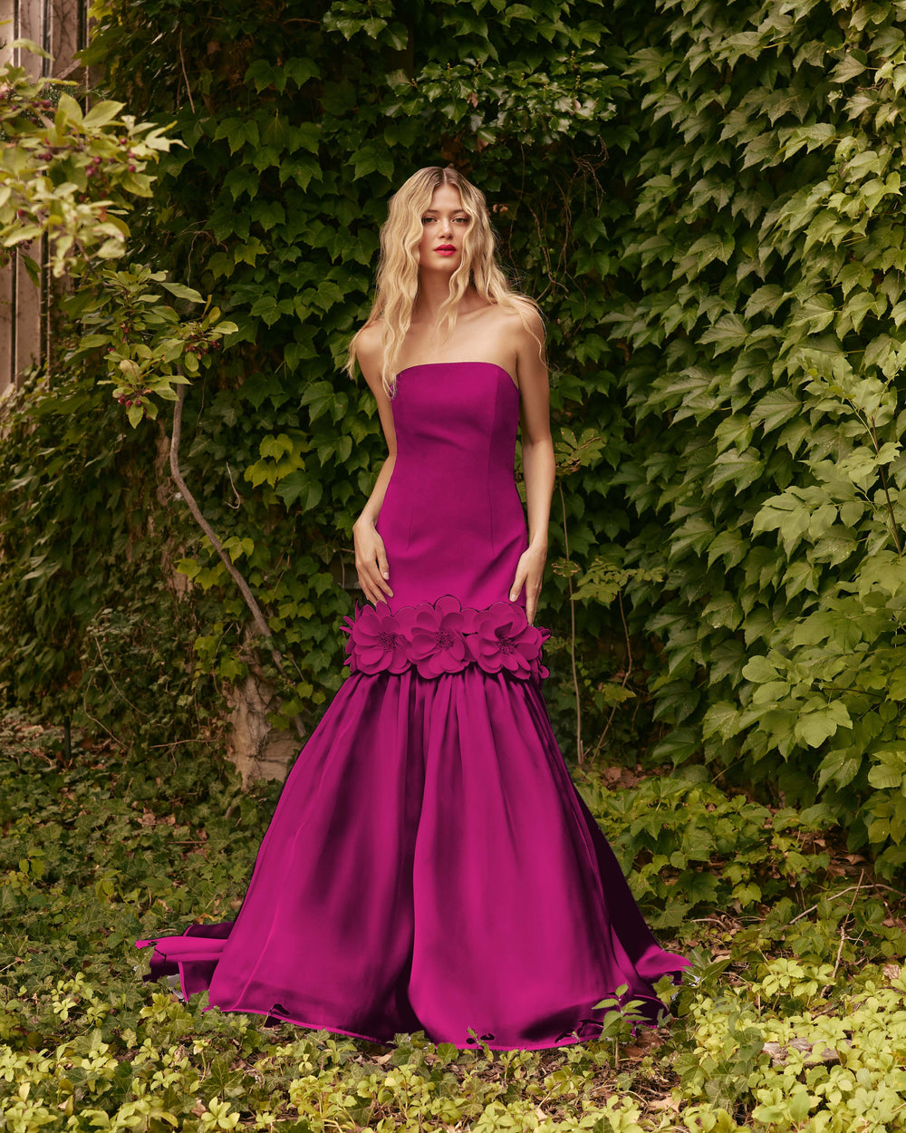 STRAPLESS GOWN