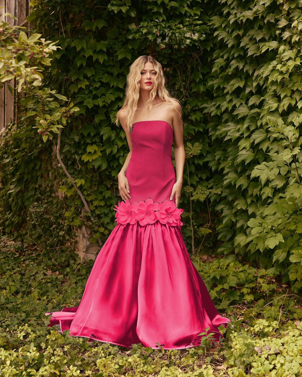 STRAPLESS GOWN