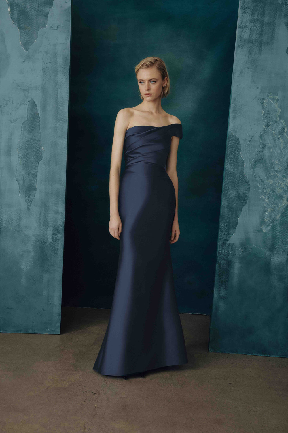 ONE-SHOULDER GOWN