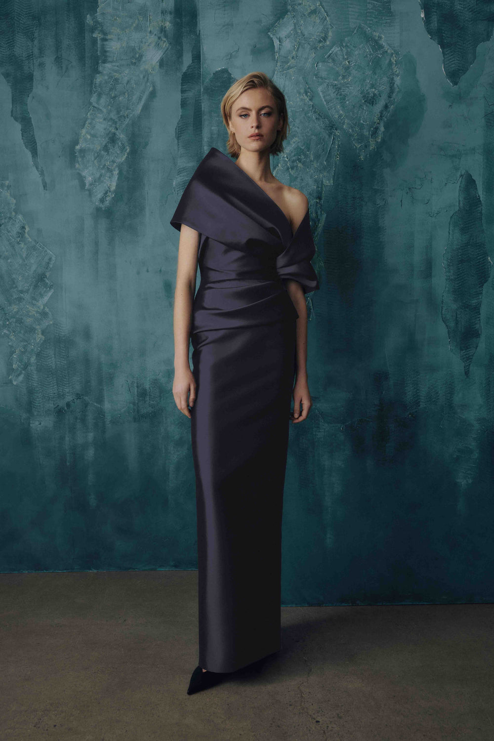 STRAPLESS GOWN WITH CAPELET