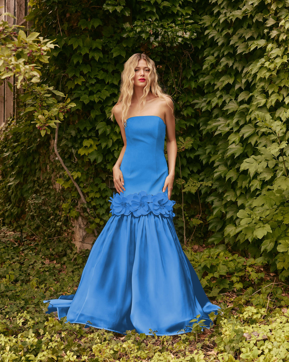 STRAPLESS GOWN