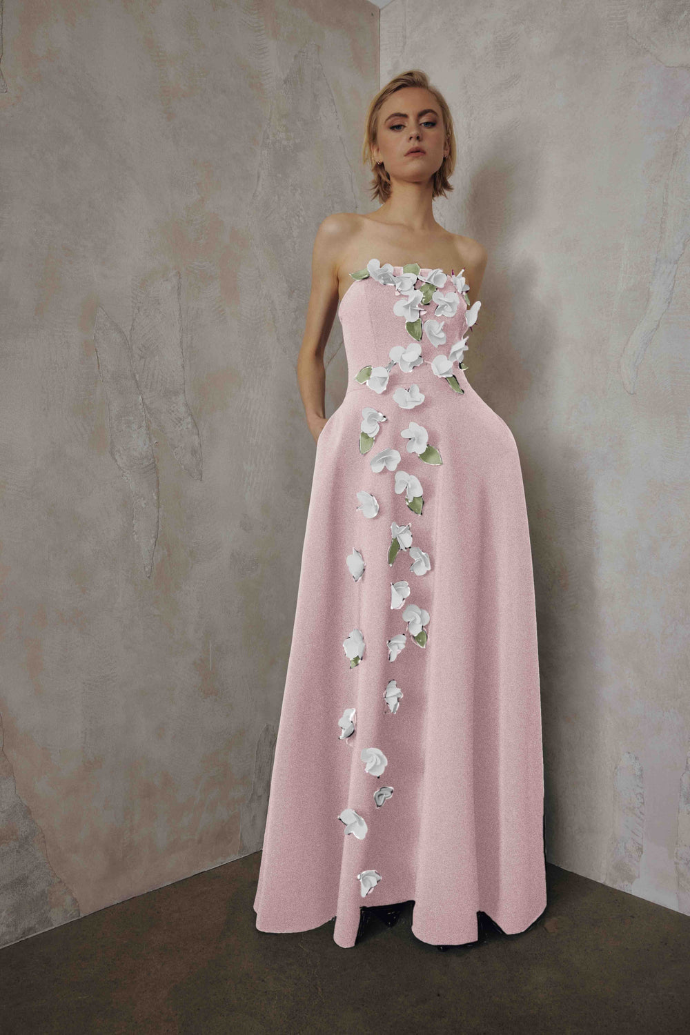 STRAPLESS BALL GOWN