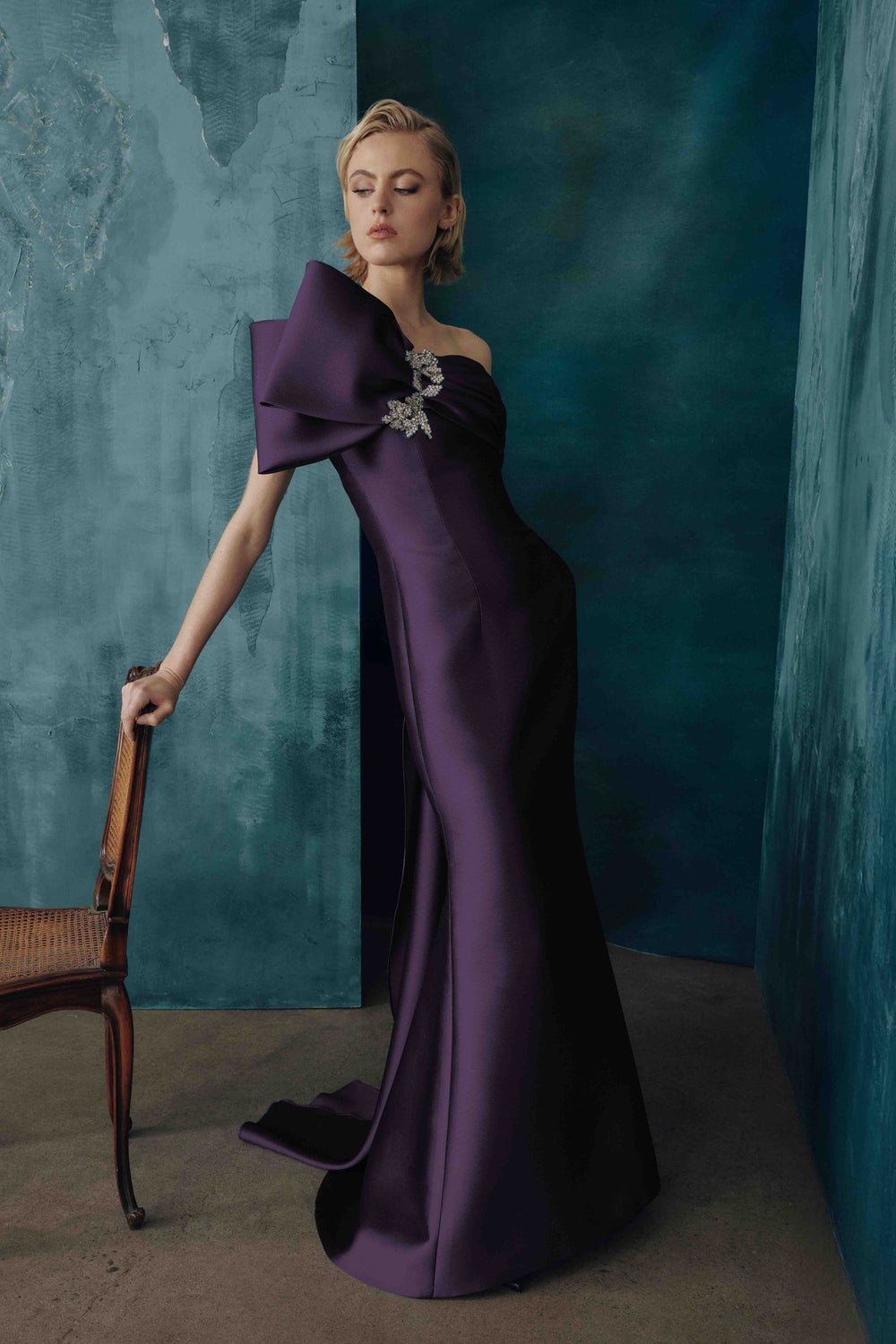 ONE-SHOULDER GOWN
