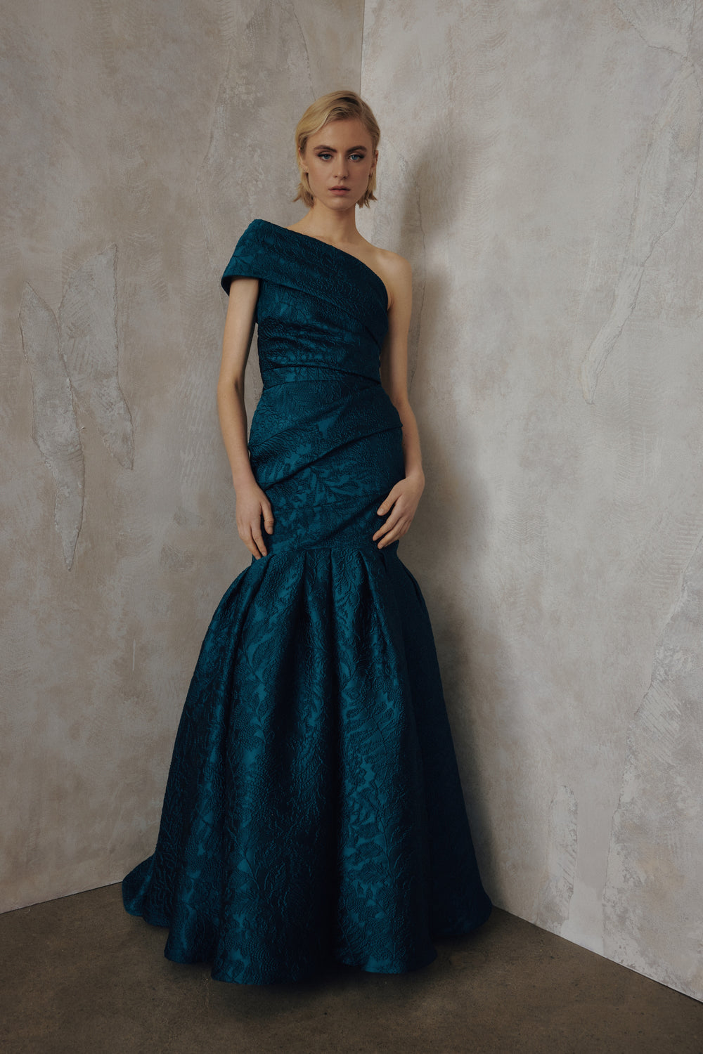 ONE-SHOULDER GOWN