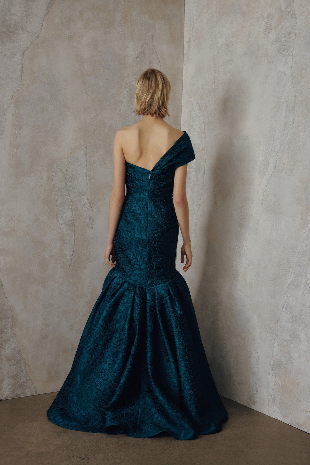 ONE-SHOULDER GOWN