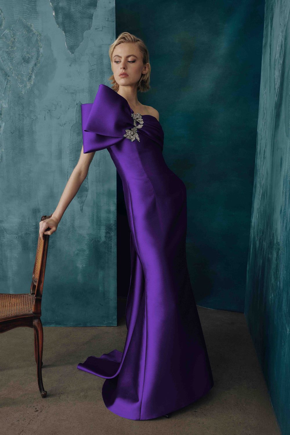 ONE-SHOULDER GOWN