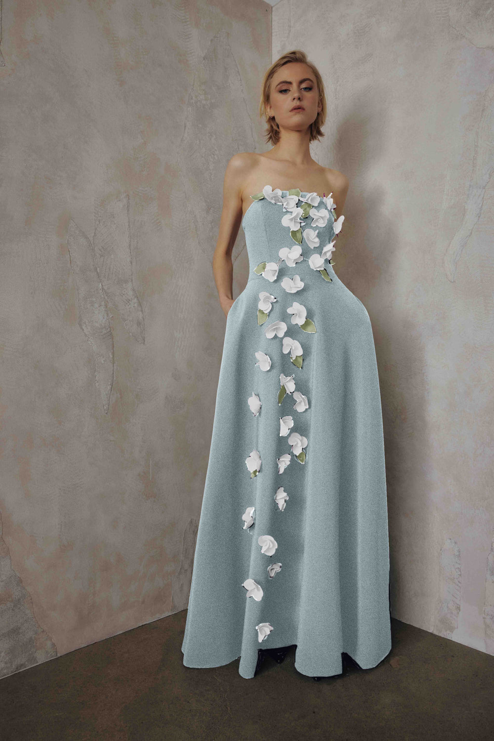 STRAPLESS BALL GOWN