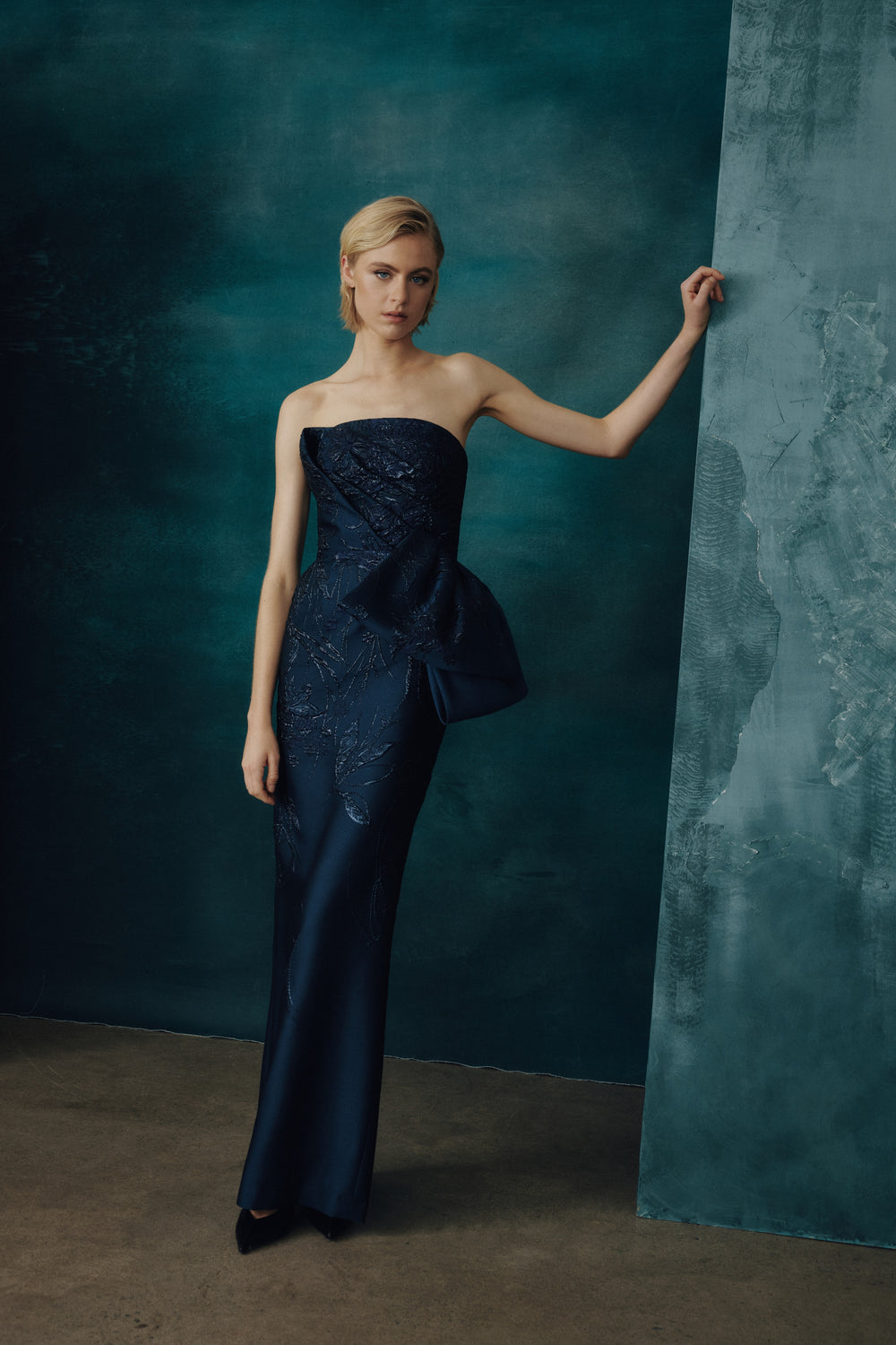 STRAPLESS GOWN