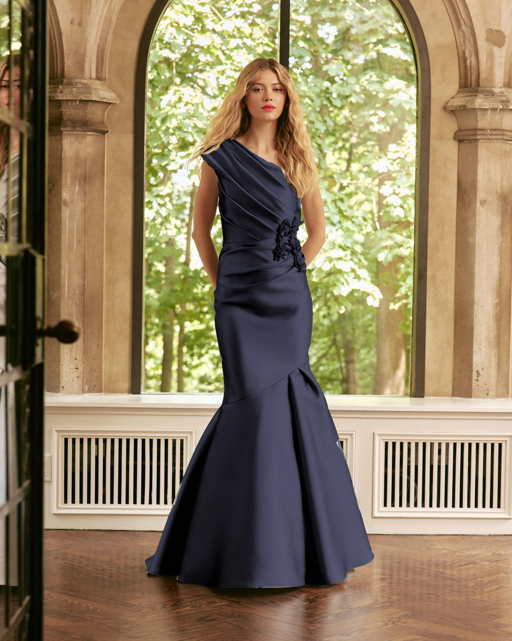 ONE-SHOULDER GOWN