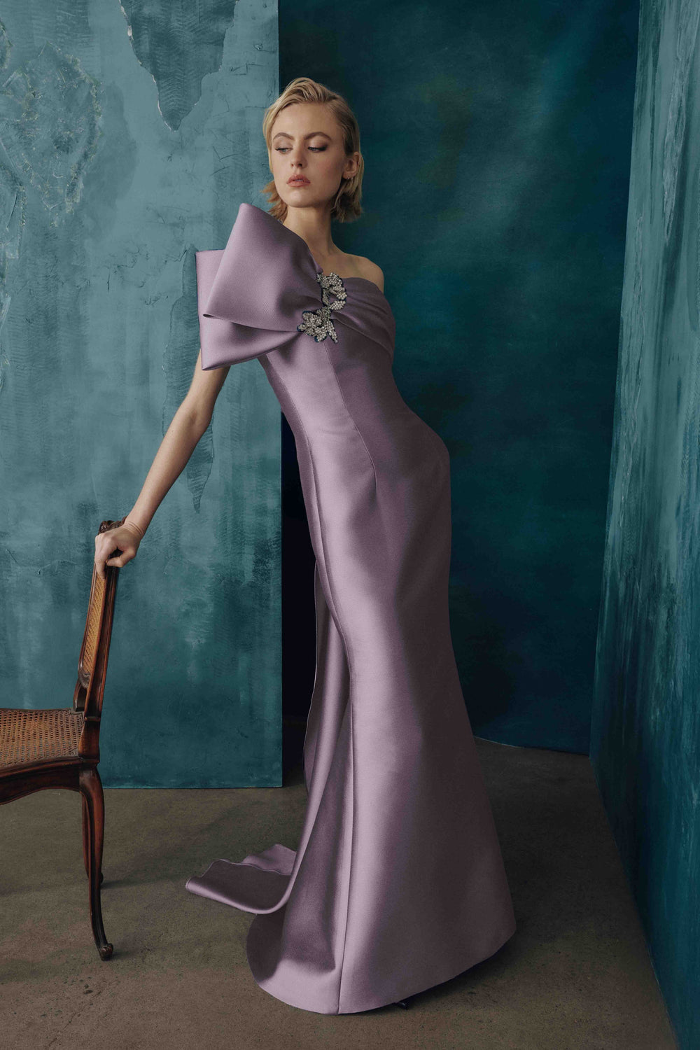 ONE-SHOULDER GOWN
