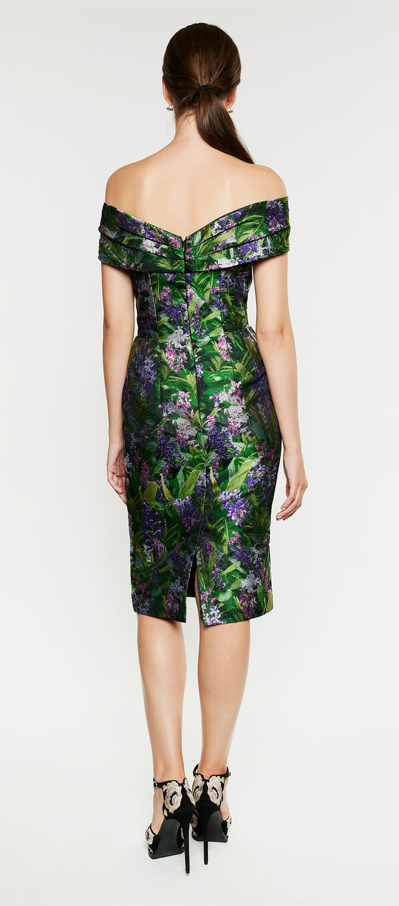 Robe à épaules dénudées