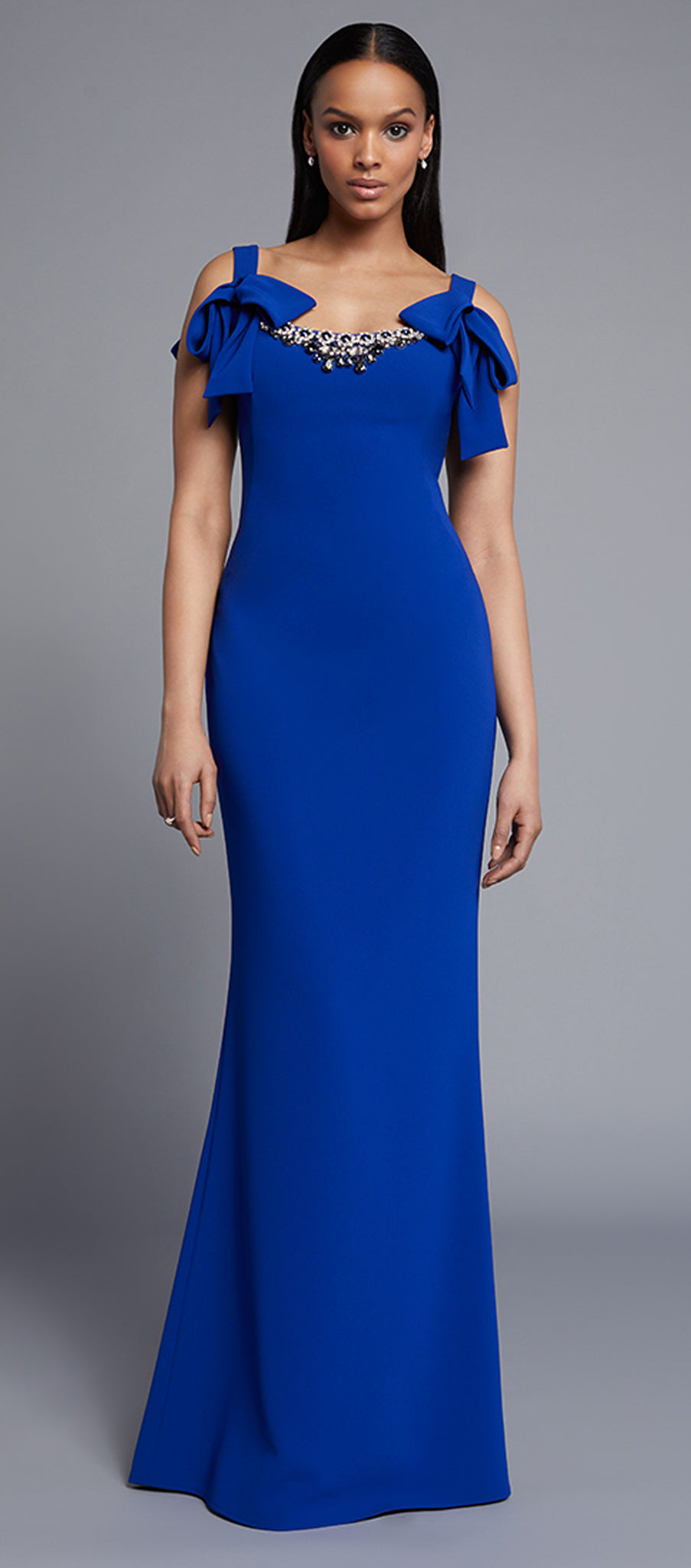 Vestido con tirantes al hombro