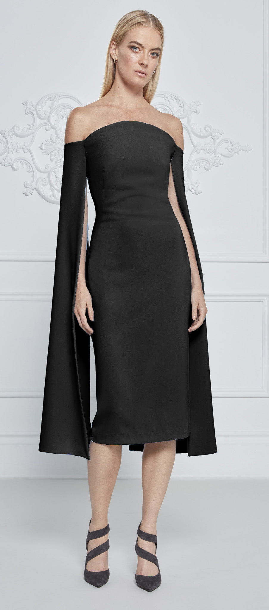 Vestido caplet con hombros descubiertos