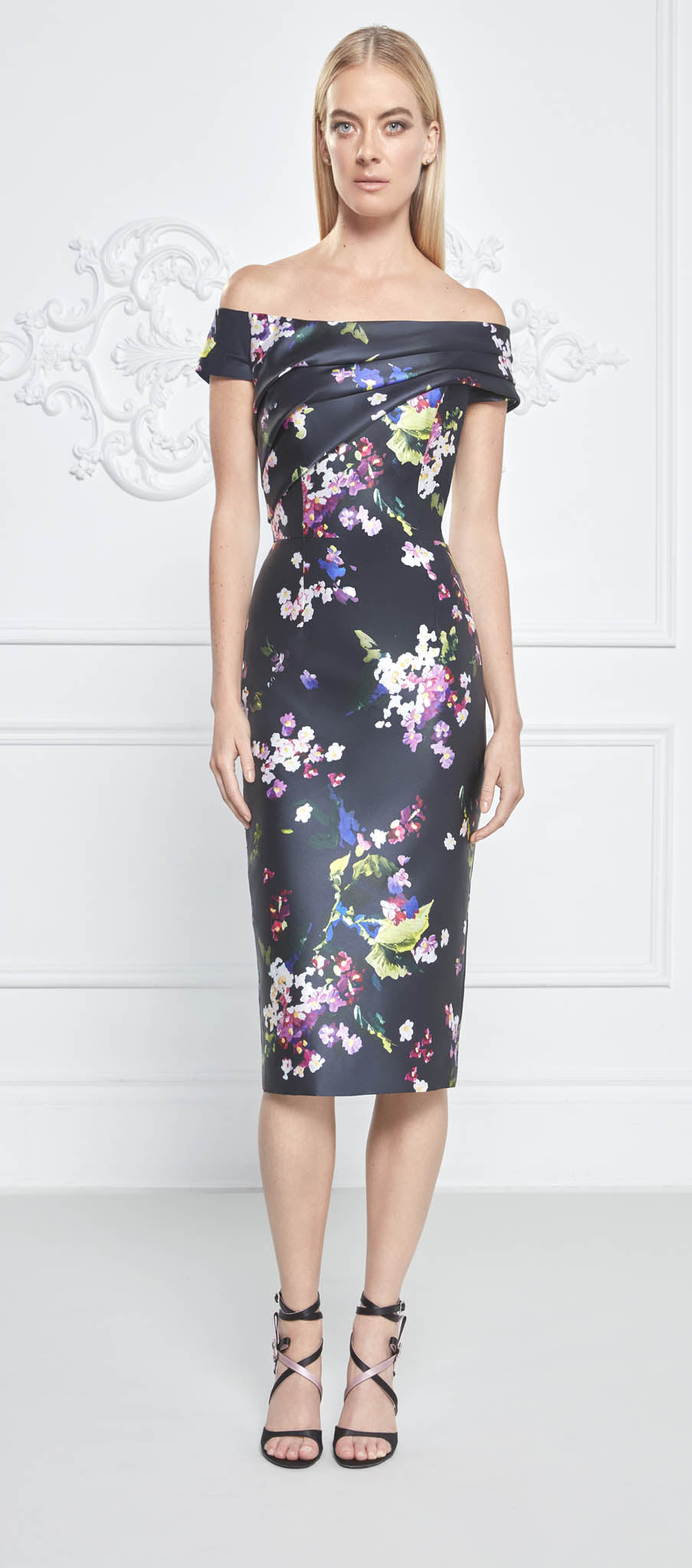 Vestido con hombros descubiertos